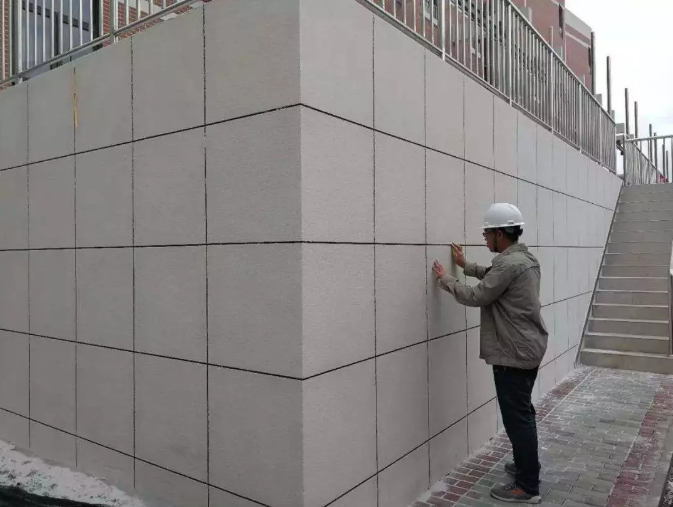 suncitygroup太阳成集团告诉你：真石漆施工选择透明底漆还是有色底漆呢？